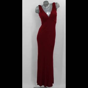 WHITE HOUSE BLACK MARKET MAROON DEEP V MAXI EVENING GOWN SIZE 6 NWT